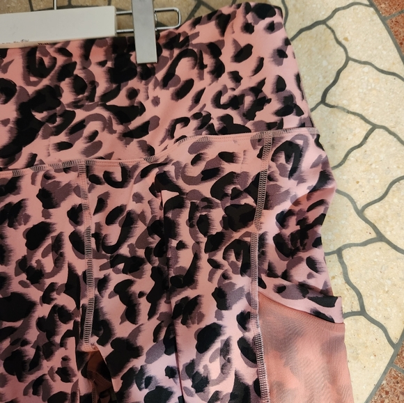 New WITHOUT Tags Fabletics Leggings Size Medium - Picture 2 of 3